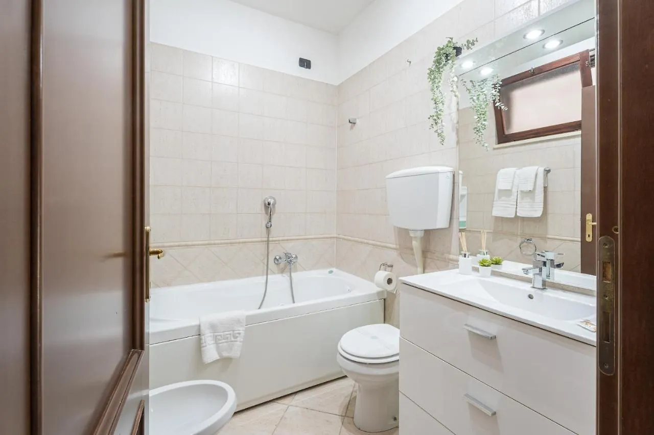 Comodo - Vicino Alla Fiera Di Roma E Alla Stazione Per L'Aeroporto Fiumicino Apartment