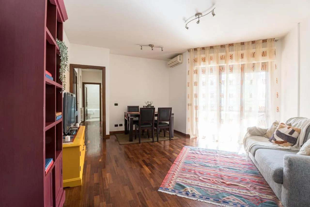Apartment Comodo - Vicino Alla Fiera Di Roma E Alla Stazione Per L'Aeroporto Fiumicino