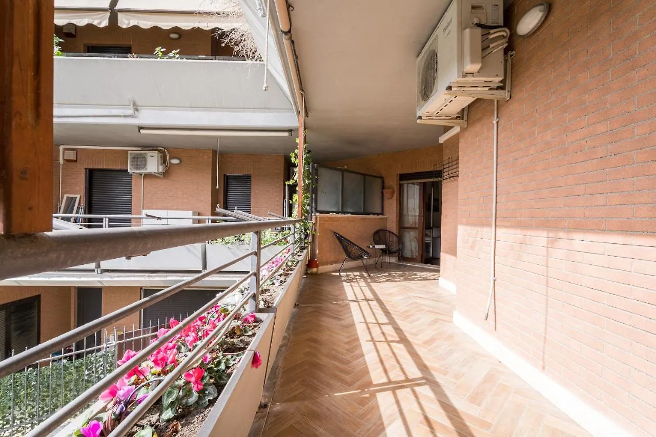 Comodo - Vicino Alla Fiera Di Roma E Alla Stazione Per L'Aeroporto Fiumicino Apartment
